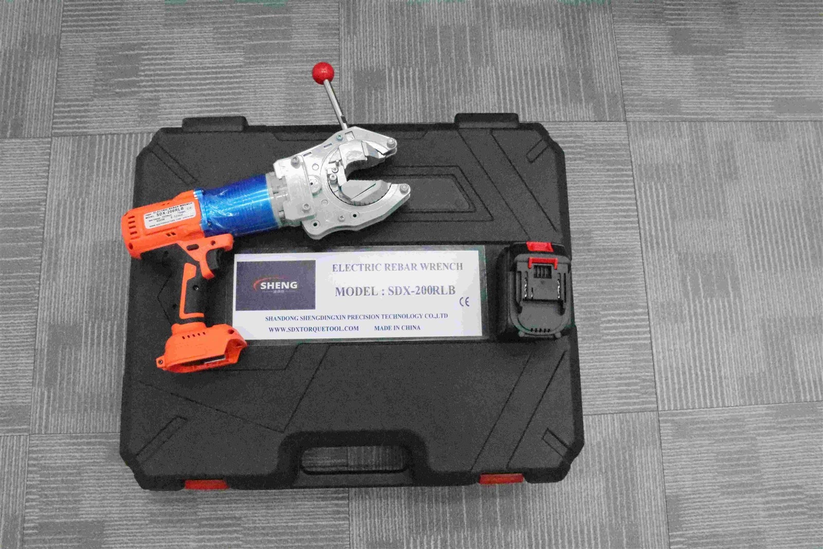 Portable steel bar wrench packaging display1